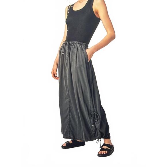 FREE PEOPLE Dresses & Skirts - NEW FREE PEOPLE picture perfect parachute skirt in black